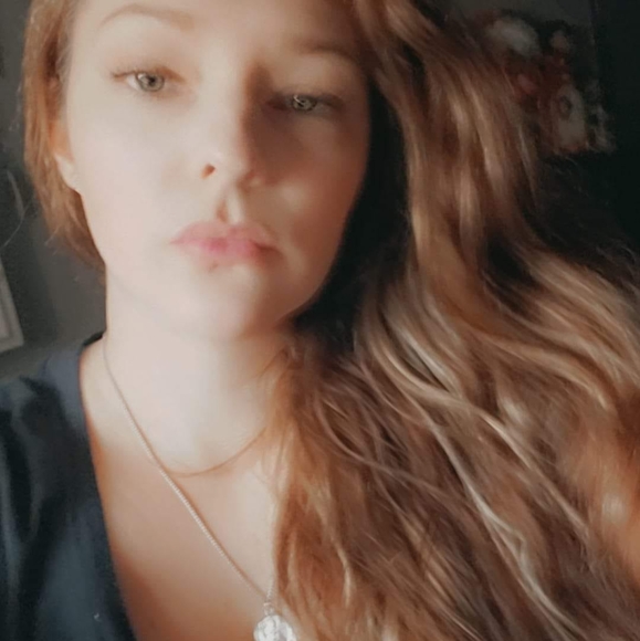 Meet your Posher, Julie - Picture 1 of 1